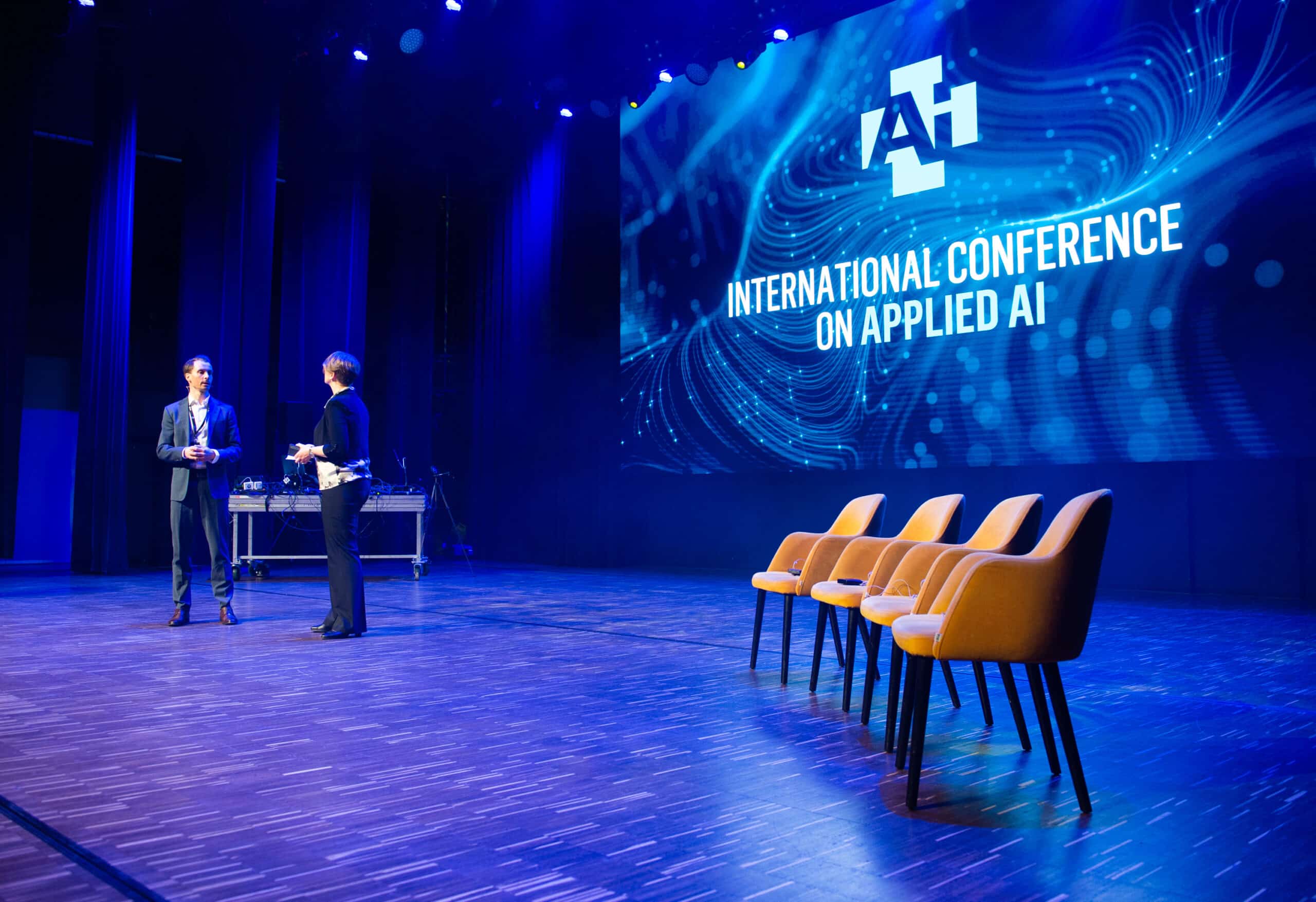 Jonas Aamodt Moræus from the AI+ partner Institute of Energy Technology (IFE) explained the purpose of the + in AI+. PHOTO: Stein Johnsen, Contentvideo.no