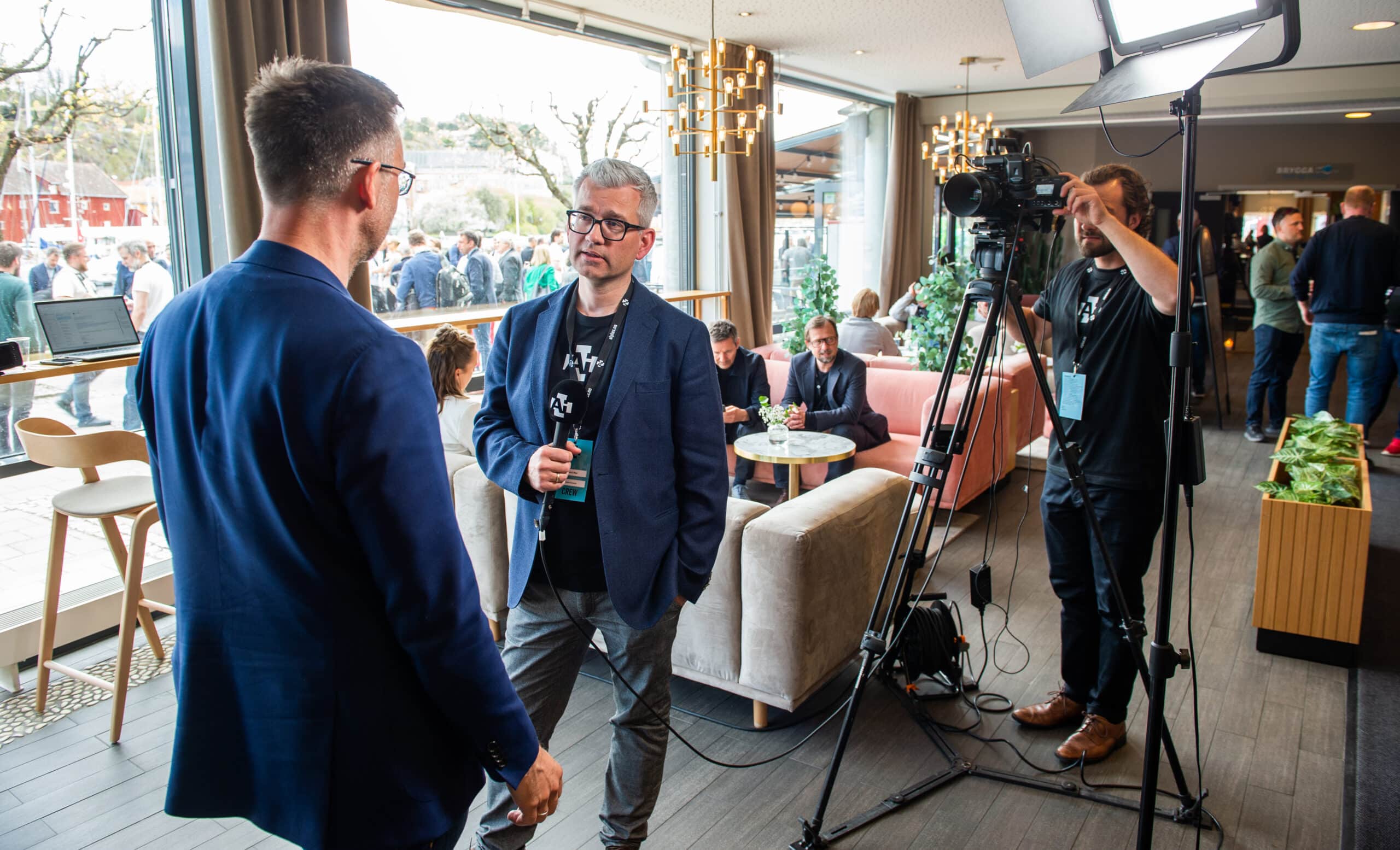 The AI+ Communication Team interviewed the speakers. PHOTO: Stein Johnsen, Contentvideo.no