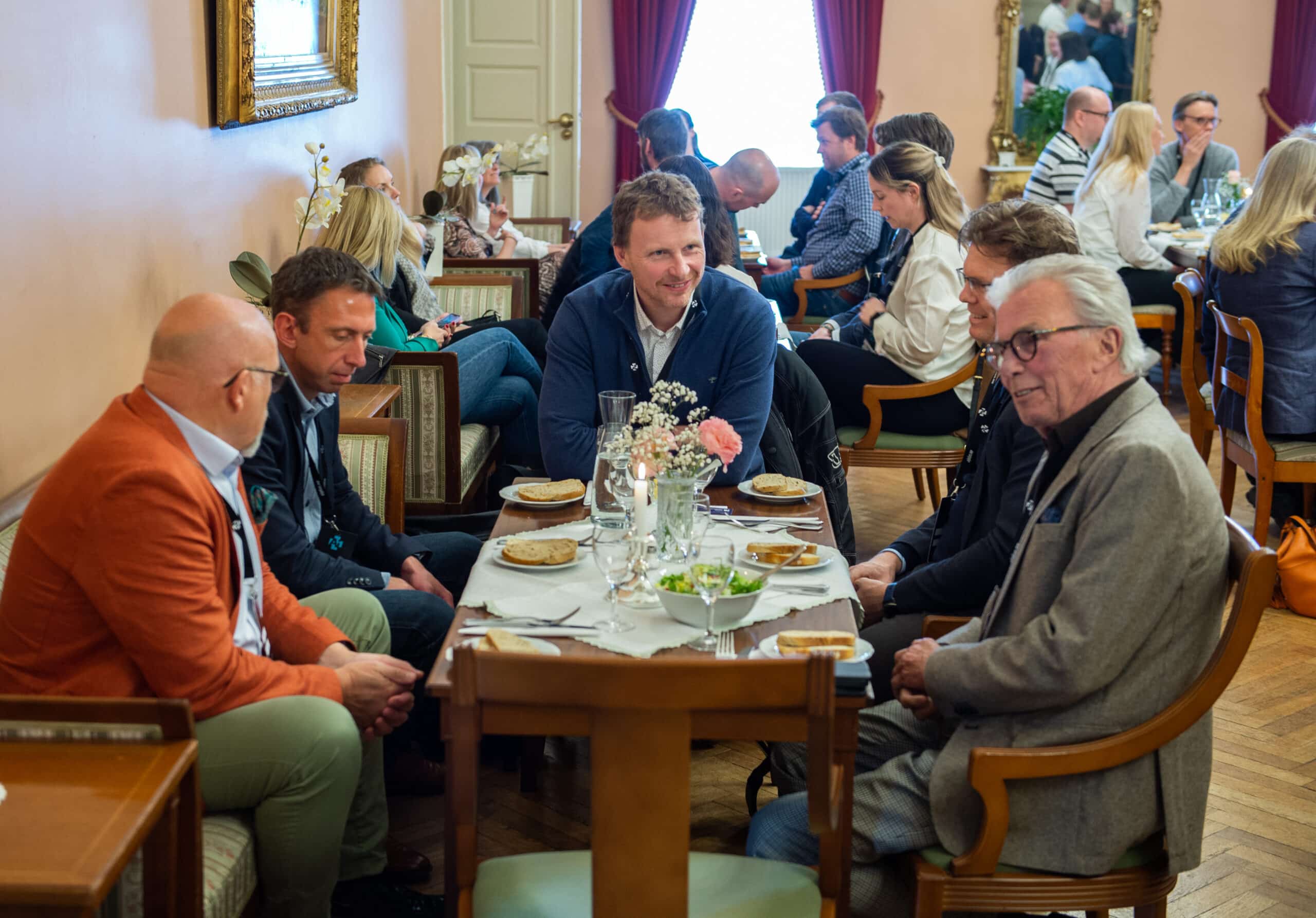Lunch at Haldens Klub. PHOTO: Stein Johnsen, Contentvideo.no
