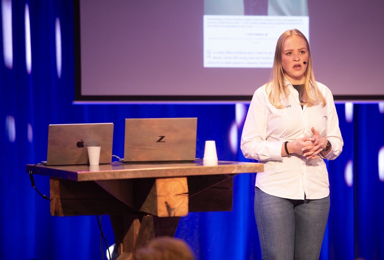 Nora Antonsen (on stage) is Co-Founder and CPO at Naya Development, a startup providing dignified employment to women in Indian slums to process and label data for use in AI. PHOTO: AI+ Stein Johnsen, ContentVideo