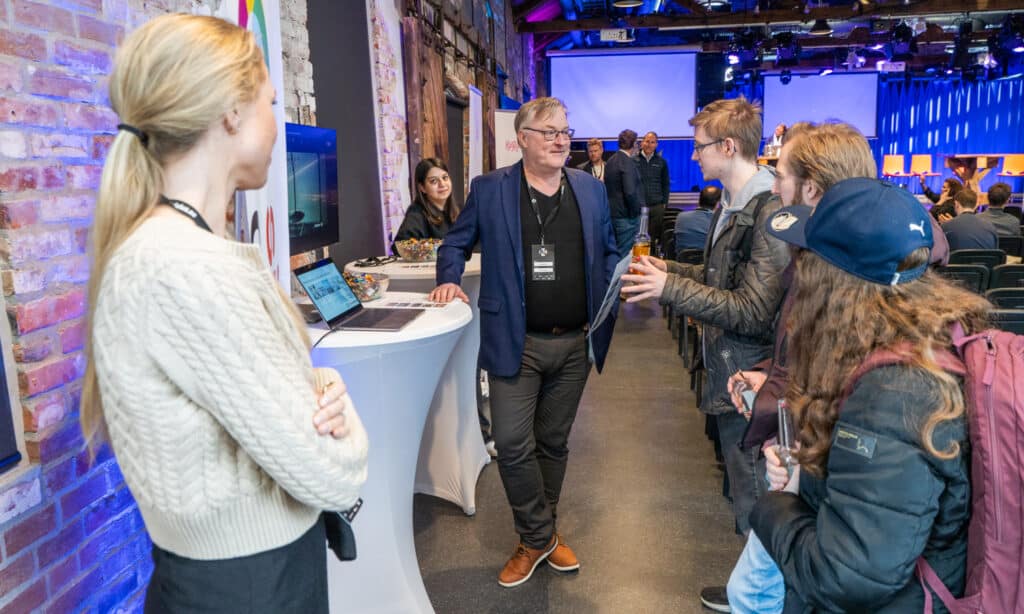 Simula Consulting was one of the AI+ sponsors using the AI+ Exhibit as an arena to meet potential customers and partners, engage with the conference attendees, and share their knowledge and expertise. PHOTO: AI+ / Stein Johnsen, ContentVideo.no